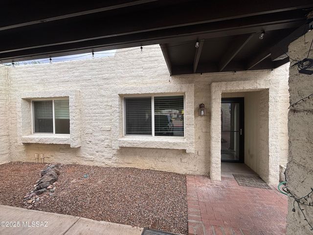 341 E Vía Terrenal, Green Valley, AZ 85614