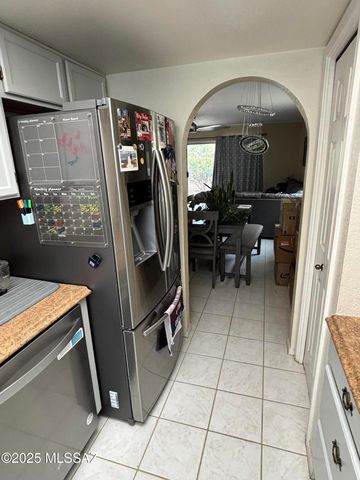 341 E Vía Terrenal, Green Valley, AZ 85614