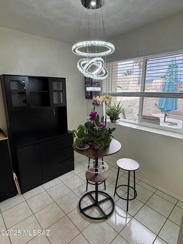 341 E Vía Terrenal, Green Valley, AZ 85614