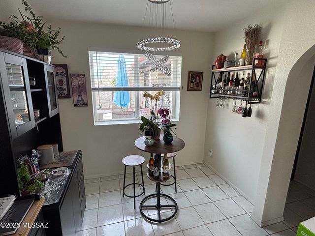 341 E Vía Terrenal, Green Valley, AZ 85614