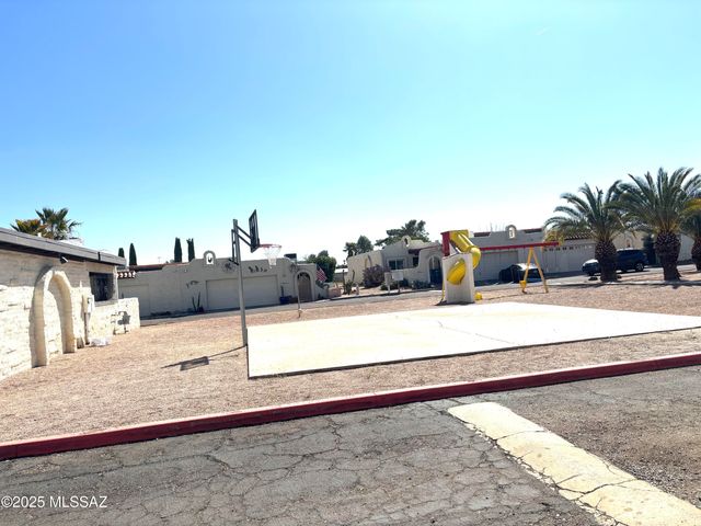 341 E Vía Terrenal, Green Valley, AZ 85614