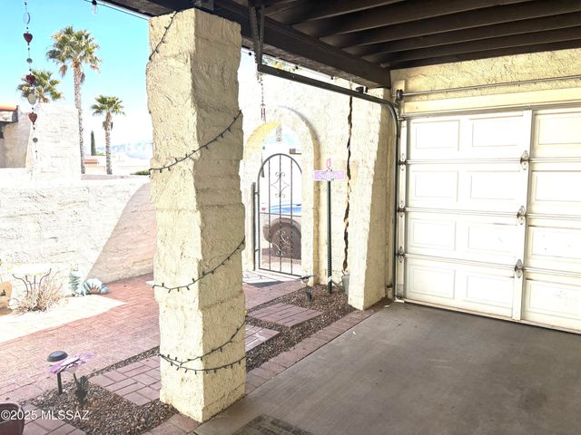 341 E Vía Terrenal, Green Valley, AZ 85614