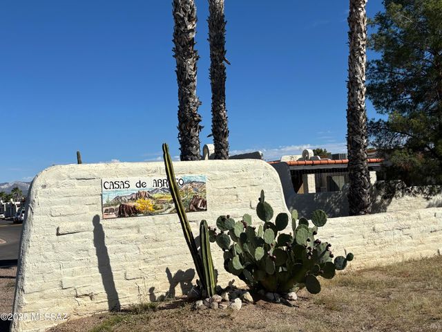 341 E Vía Terrenal, Green Valley, AZ 85614