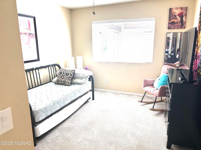 341 E Vía Terrenal, Green Valley, AZ 85614