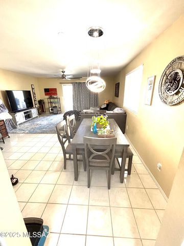 341 E Vía Terrenal, Green Valley, AZ 85614