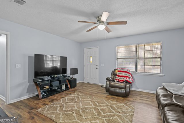 198 Greenwood Street, Jesup, GA 31545