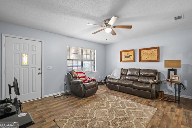 198 Greenwood Street, Jesup, GA 31545