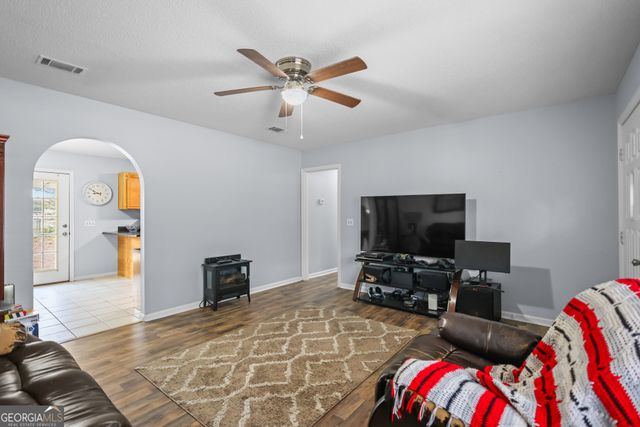 198 Greenwood Street, Jesup, GA 31545