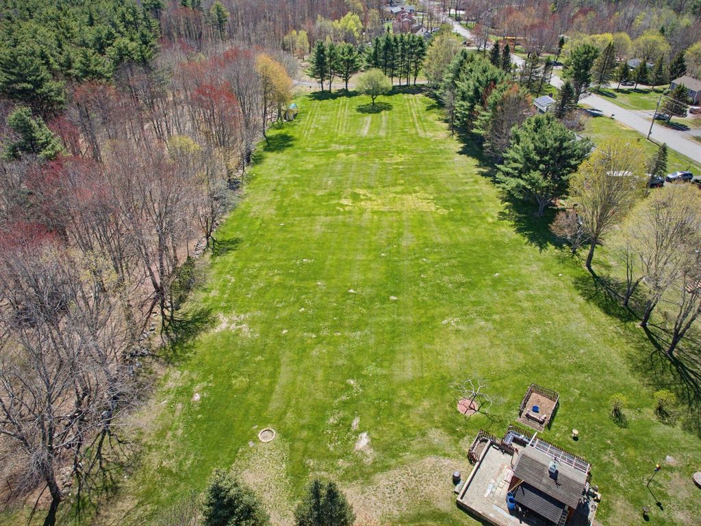 136 Chapel St, Gardner, MA 01440