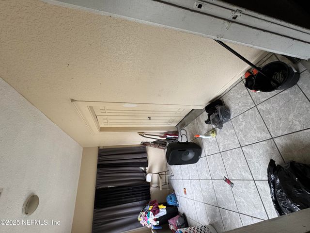 6624 SUNSET Drive, Jacksonville, FL 32208