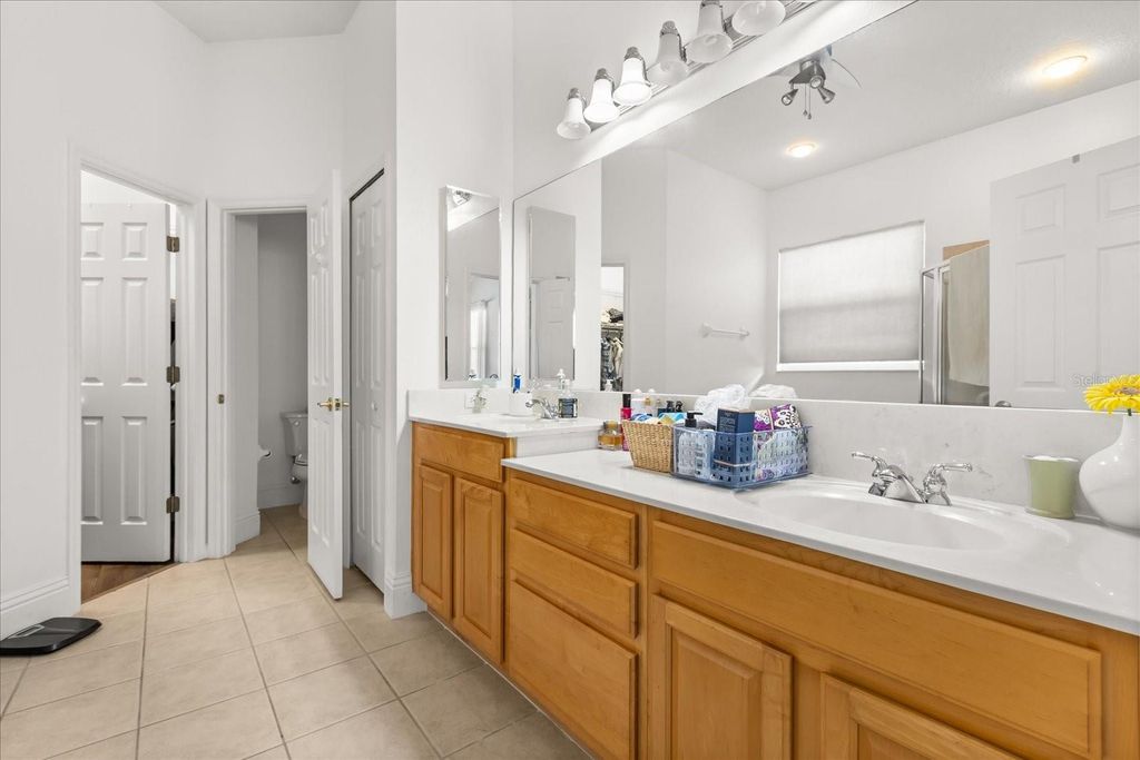 Image 24 of property listing at 13010 ISLAMORADA DRIVE, Orlando, FL 32837