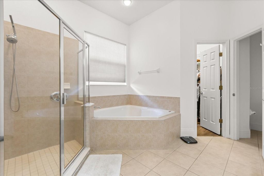 Image 25 of property listing at 13010 ISLAMORADA DRIVE, Orlando, FL 32837