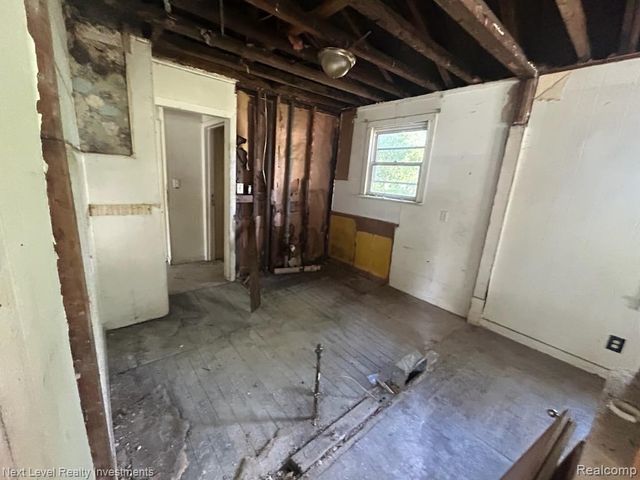 16891 Fenton Street, Detroit, MI 48219