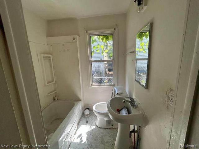 16891 Fenton Street, Detroit, MI 48219
