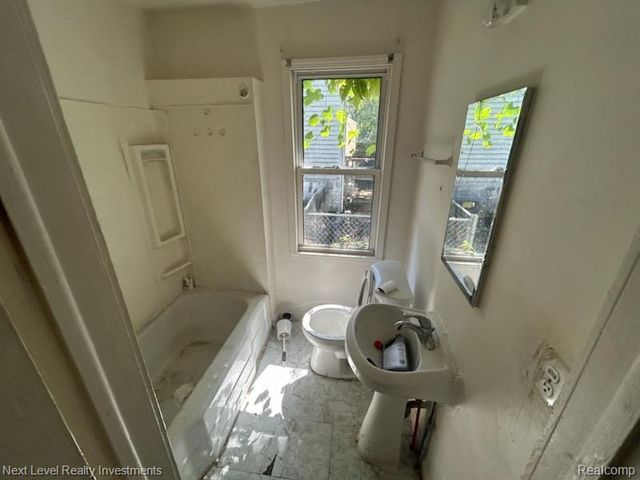 16891 Fenton Street, Detroit, MI 48219