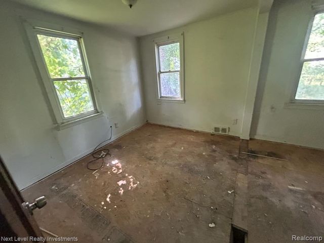 16891 Fenton Street, Detroit, MI 48219