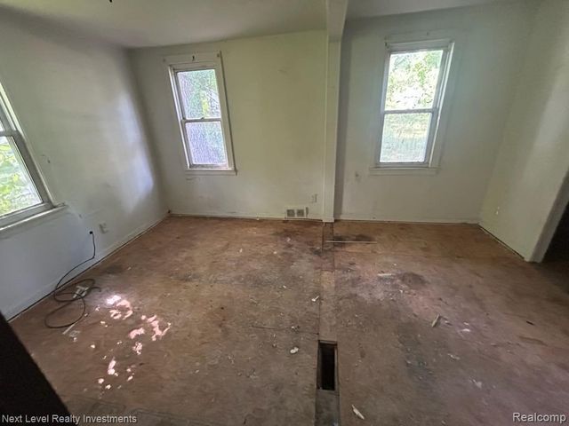 16891 Fenton Street, Detroit, MI 48219