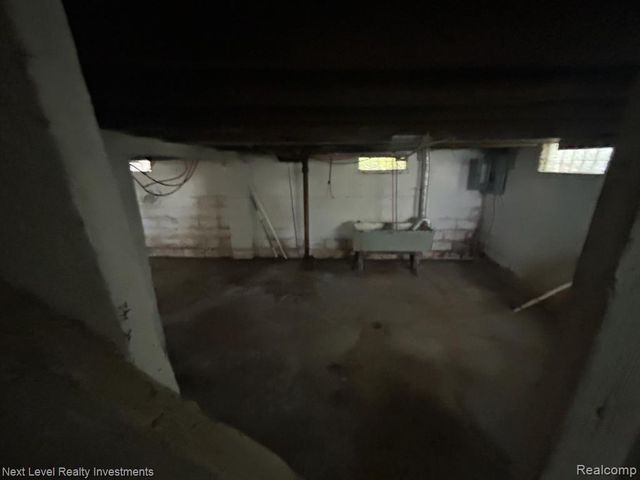 16891 Fenton Street, Detroit, MI 48219