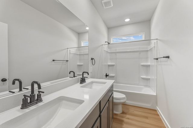 17133 Elder Walnut Drive, Elmendorf, TX 78112