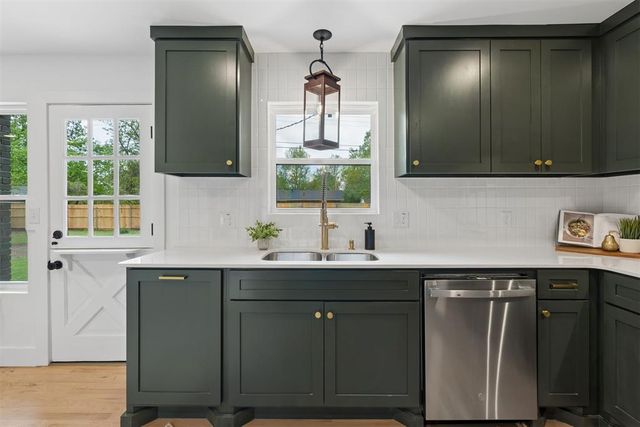 832 Oakbrook Drive, Norman, OK 73072