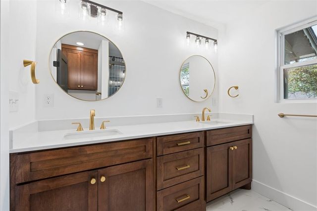 832 Oakbrook Drive, Norman, OK 73072