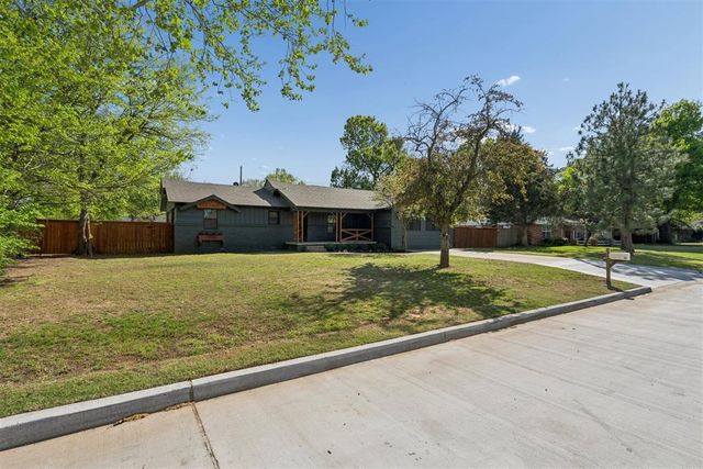 832 Oakbrook Drive, Norman, OK 73072