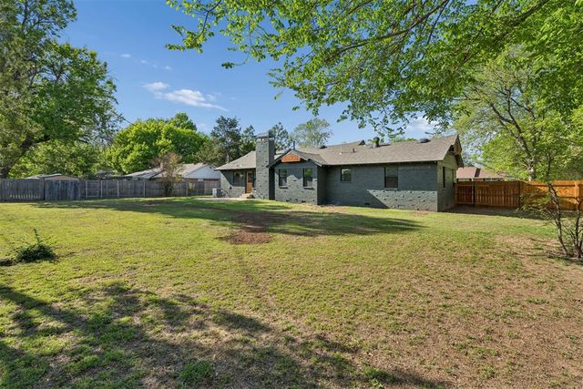 832 Oakbrook Drive, Norman, OK 73072
