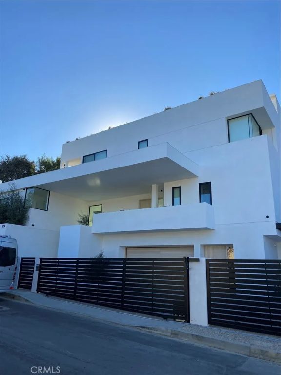 931 Kenfield, Brentwood, CA 90049
