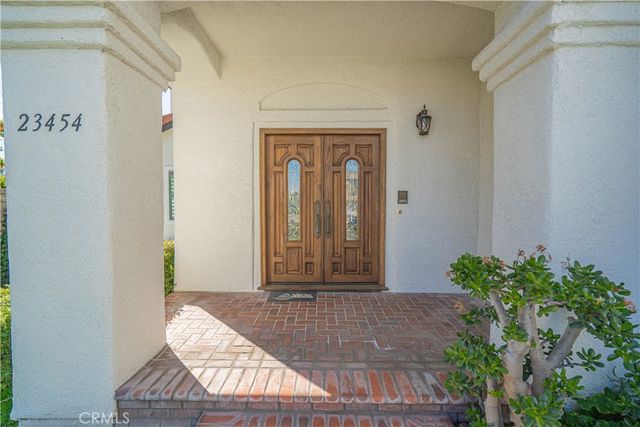 23454 Cloverdale Court, Newhall, CA 91321