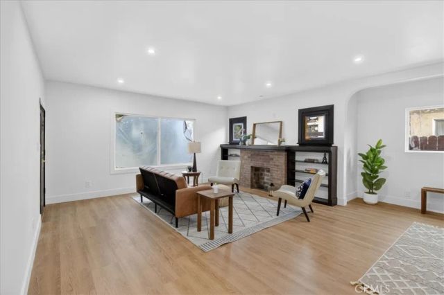 4324 2nd Ave, Los Angeles, CA 90008