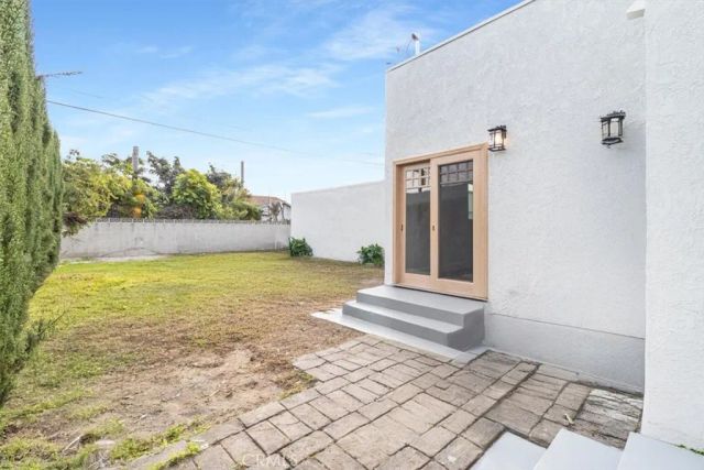 4324 2nd Ave, Los Angeles, CA 90008