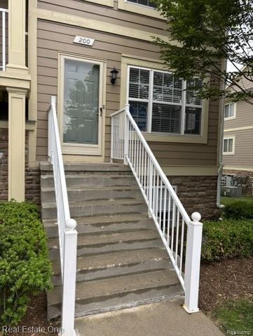 200 Park Green Drive 76, Lake Orion Village, MI 48362