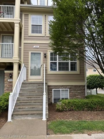 200 Park Green Drive 76, Lake Orion Village, MI 48362