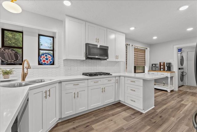 202 Harborcrest Drive, Seabrook, TX 77586