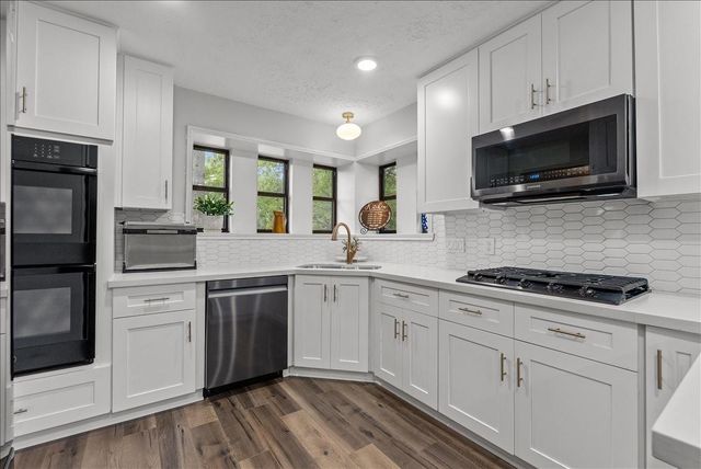 202 Harborcrest Drive, Seabrook, TX 77586