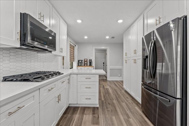 202 Harborcrest Drive, Seabrook, TX 77586