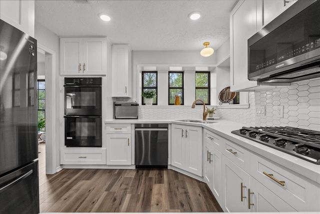 202 Harborcrest Drive, Seabrook, TX 77586