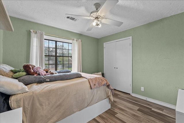 202 Harborcrest Drive, Seabrook, TX 77586