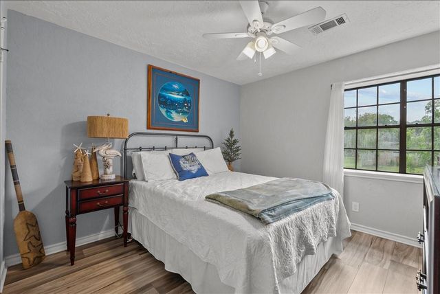 202 Harborcrest Drive, Seabrook, TX 77586