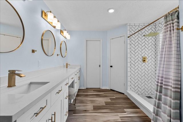 202 Harborcrest Drive, Seabrook, TX 77586