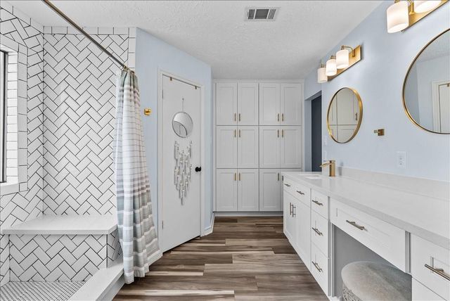 202 Harborcrest Drive, Seabrook, TX 77586