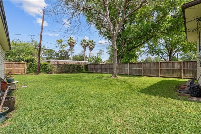 202 Harborcrest Drive, Seabrook, TX 77586