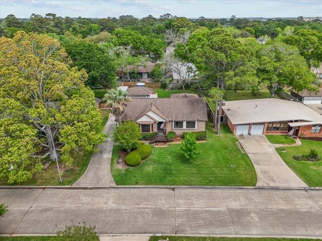 202 Harborcrest Drive, Seabrook, TX 77586