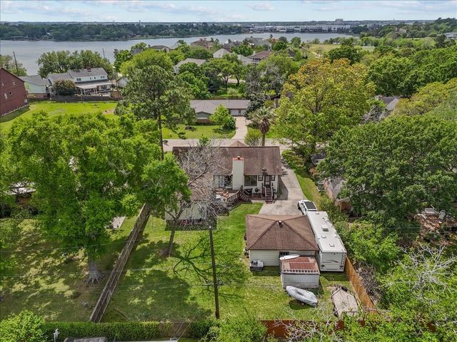 202 Harborcrest Drive, Seabrook, TX 77586