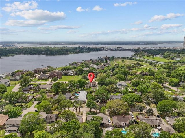 202 Harborcrest Drive, Seabrook, TX 77586