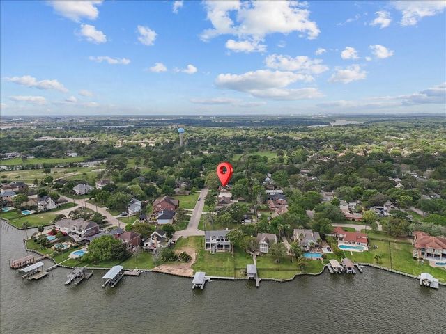 202 Harborcrest Drive, Seabrook, TX 77586