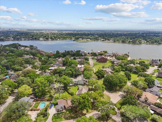 202 Harborcrest Drive, Seabrook, TX 77586