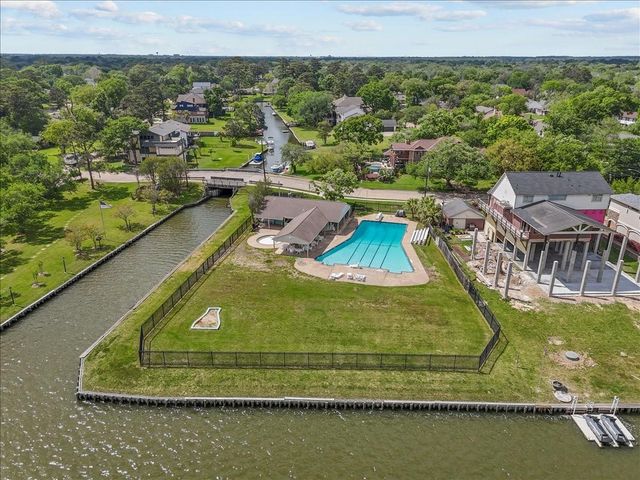 202 Harborcrest Drive, Seabrook, TX 77586