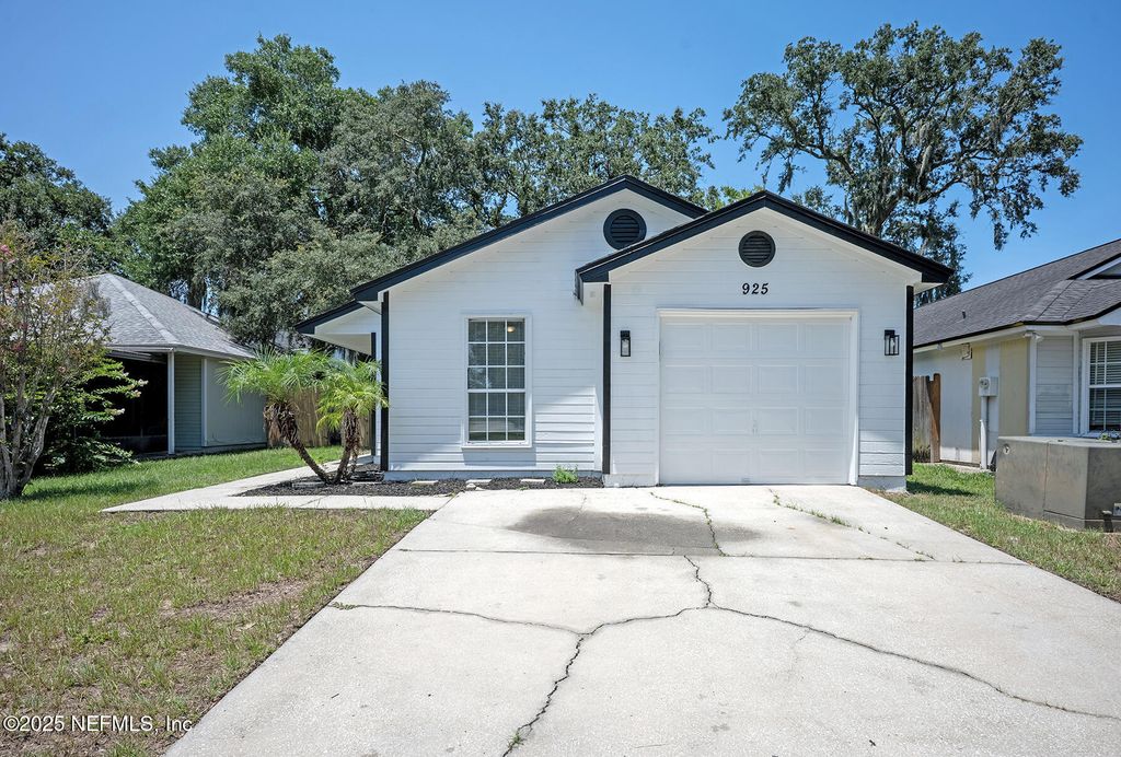 925 GAVAGAN Road, Jacksonville, FL 32233