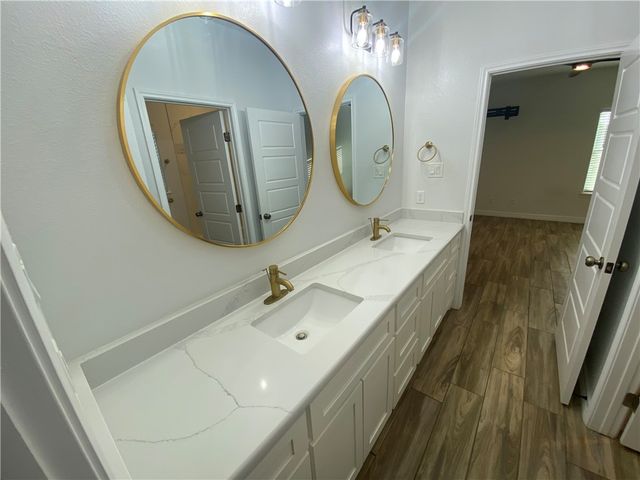 1313 Bentley Ct, Corpus Christi, TX 78418